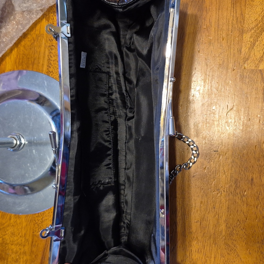 EUC LEATHER CROSSBODY BAG. - Picture 8 of 10